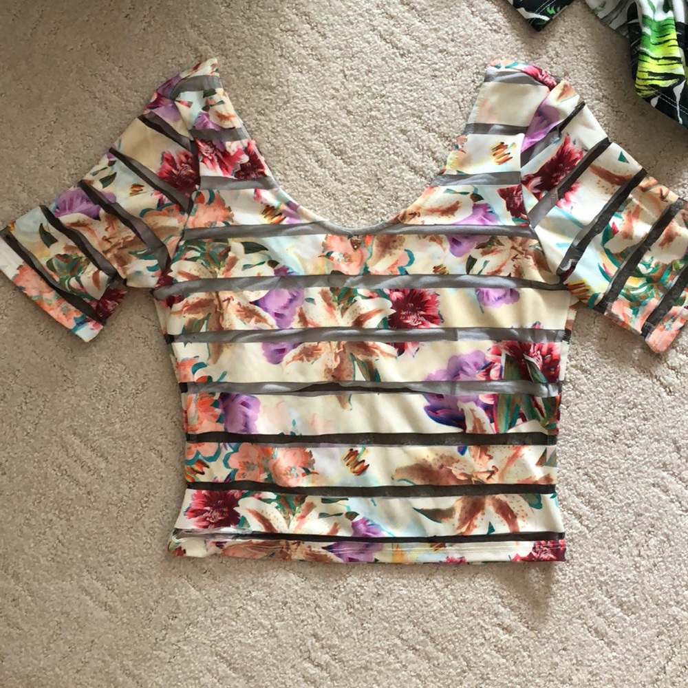 guess floral mesh contrast crop top